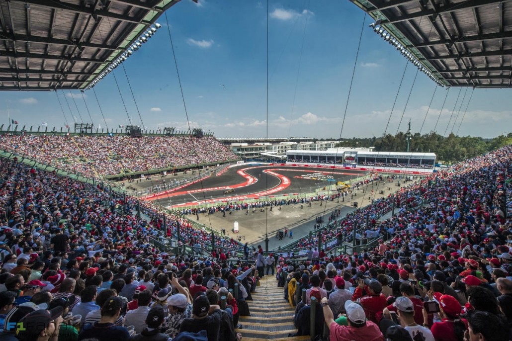 Mexican Grand Prix 2015 Crowd
